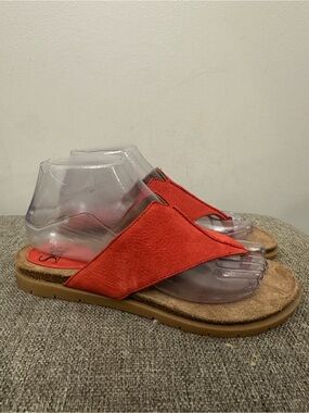 Sofft Women’s Red Leather Thong Sandals Comfort Slip On Size 7M